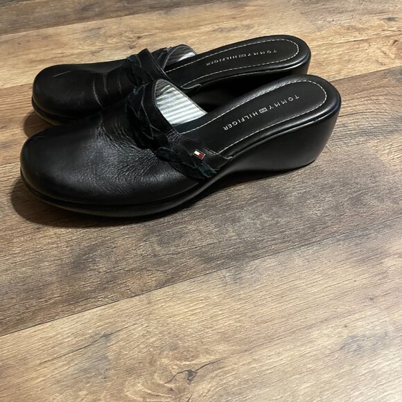 TOMMY HILFIGER Black Leather Slip-On Mules - Picture 3 of 7